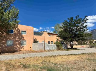 19 Orchard Rd, El Prado, NM 87529