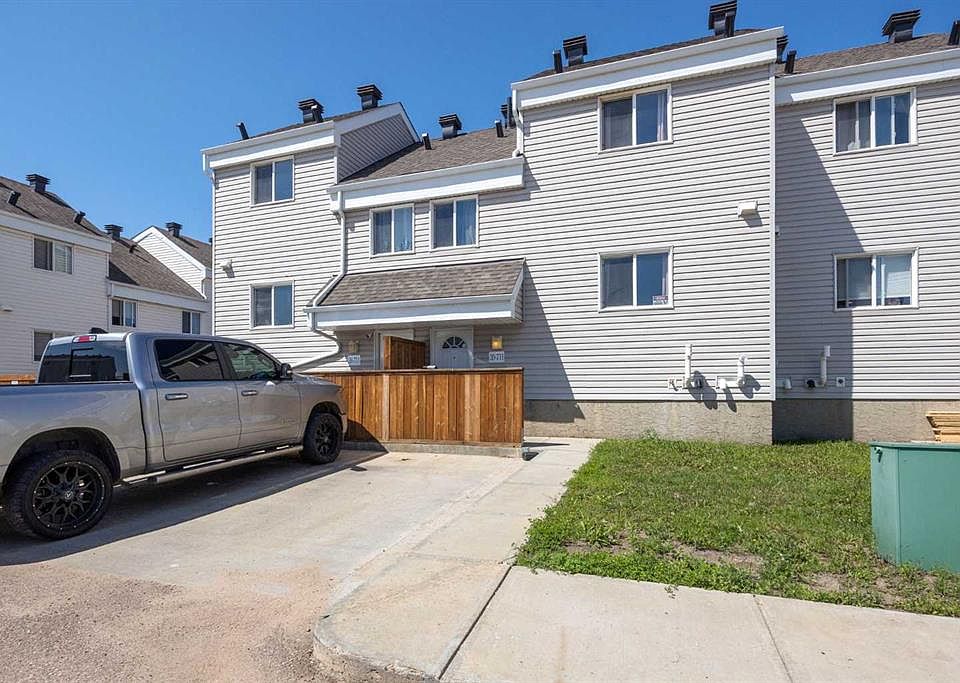 1st image of 711 SE Beacon Hill Dr #39