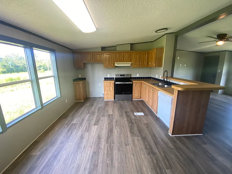 110 Private Road 178 — Photo 4