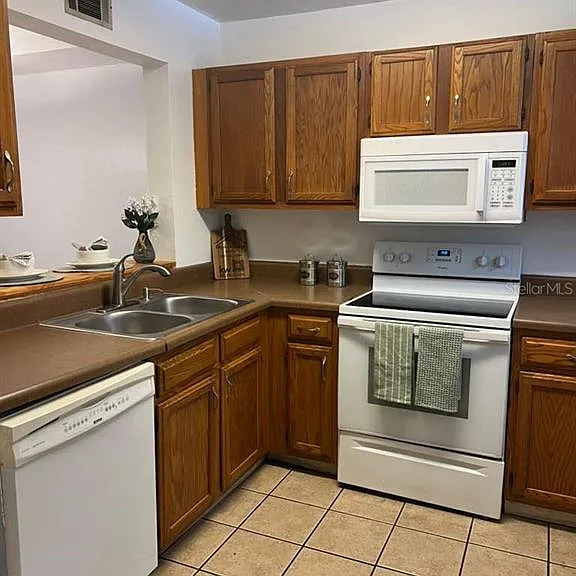4608 SW 44th Ln — Photo 3