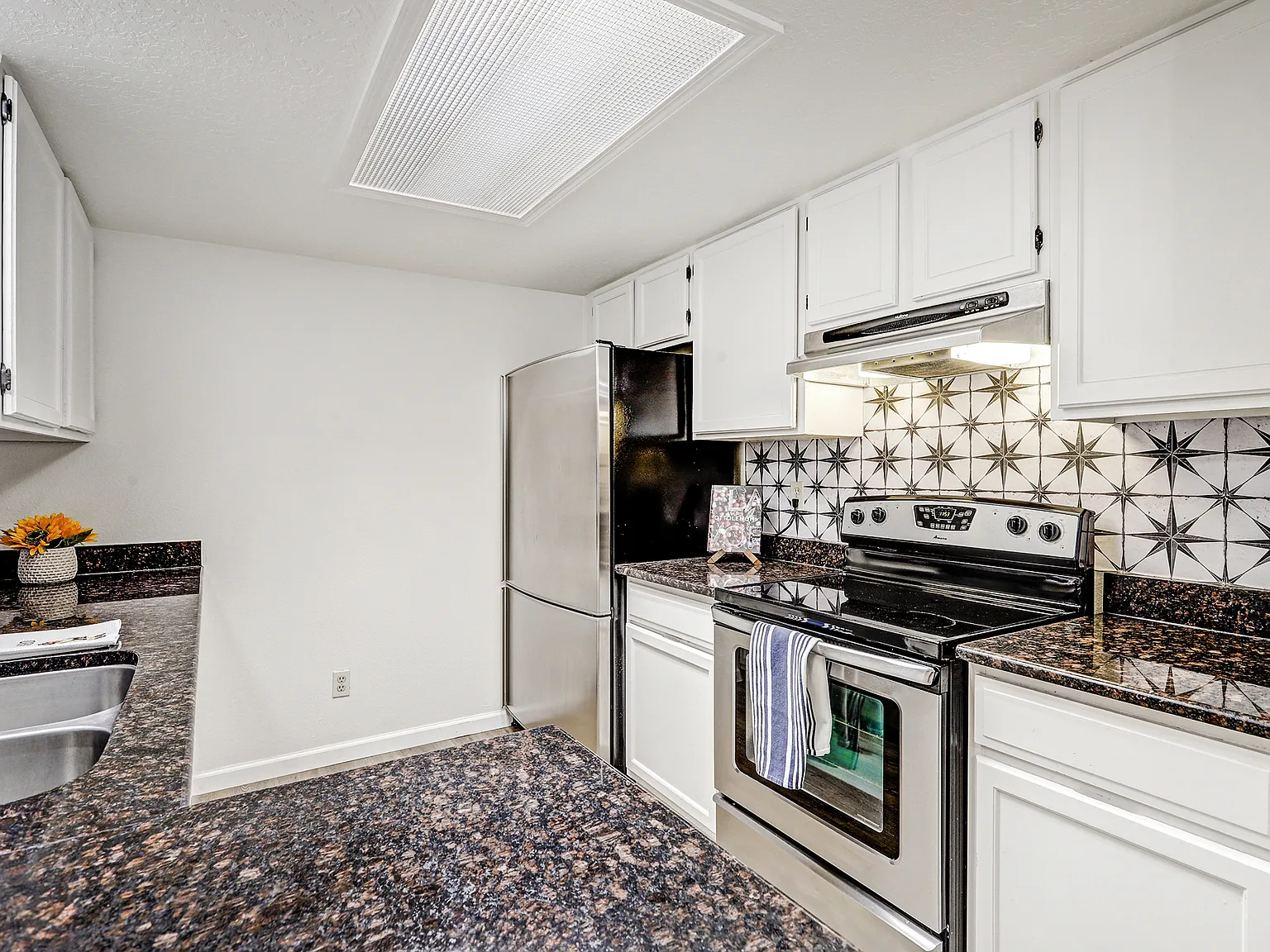 3 bed, 2.5 bath, 1300 sqft, $1,950 — Photo 1