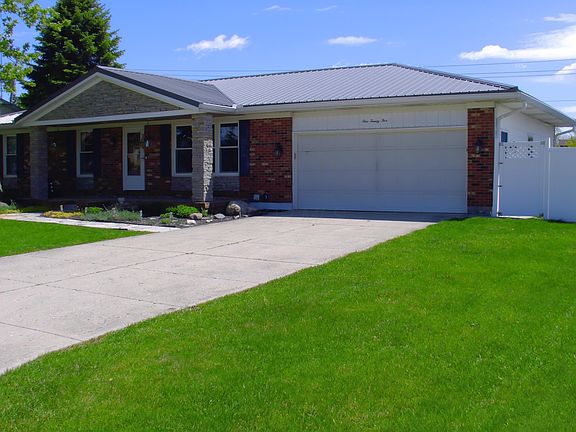 2nd image of 125 S Heather Hill Dr