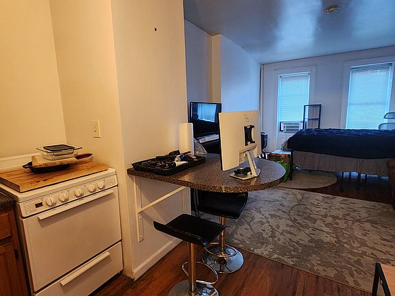 4th image of 530 W 46th St #4NW