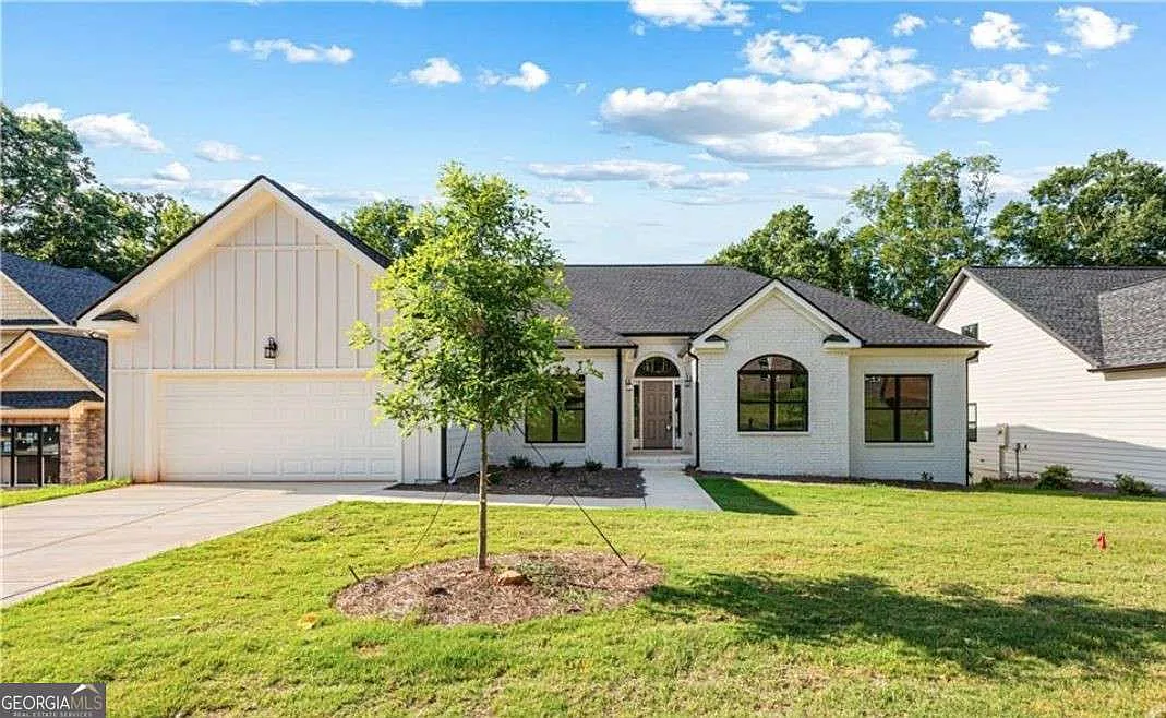 3 bed, 2.0 bath, 1932 sqft, $3,600 — Photo 1