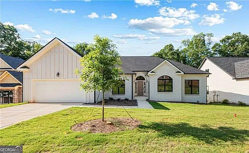 400 Ansley Dr Photo 1