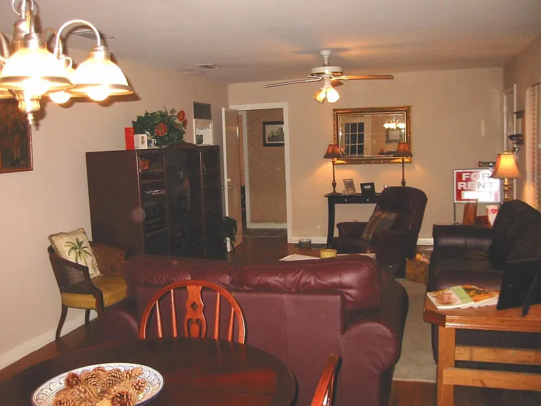 1904 Rosedale Dr — Photo 7