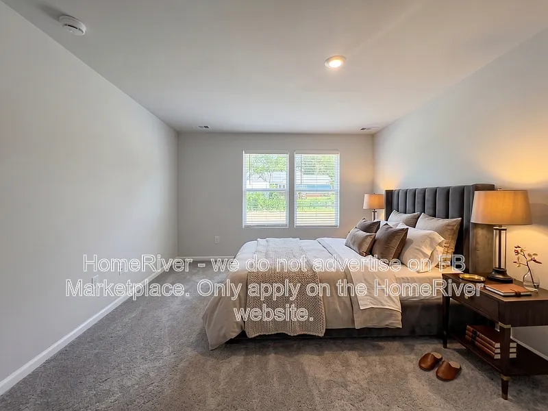 4 bed, 2.5 bath, 2014 sqft, $2,070 — Photo 3