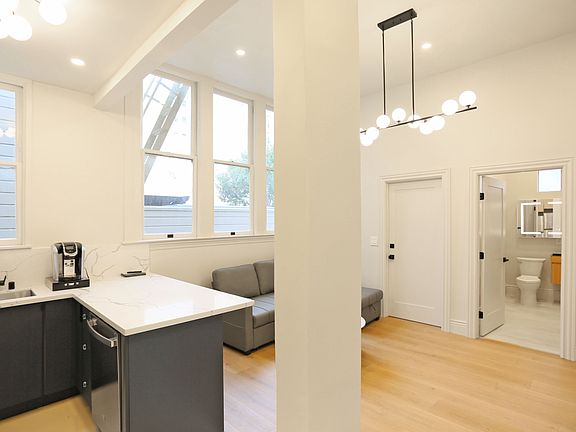 4th image of 2221 Pacific Ave APT 2