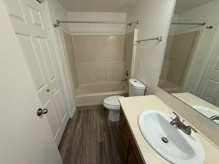 1231 2nd Streetwebster Apartments — Photo 8
