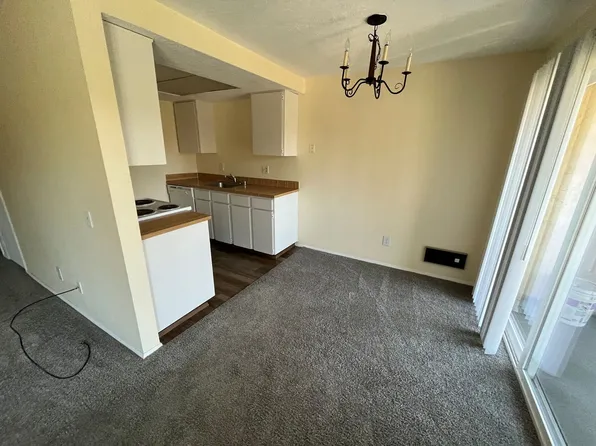 Twin Firs - 1 Bedroom - Lynnwood - Renovated Modern Apartments, 20220-20230 60th Ave W #11, Lynnwood, WA 98036