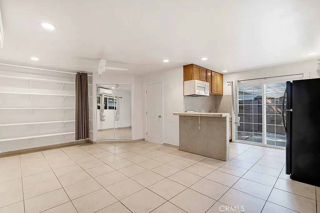 Studio, 528 sqft, $1,695 — Photo 2