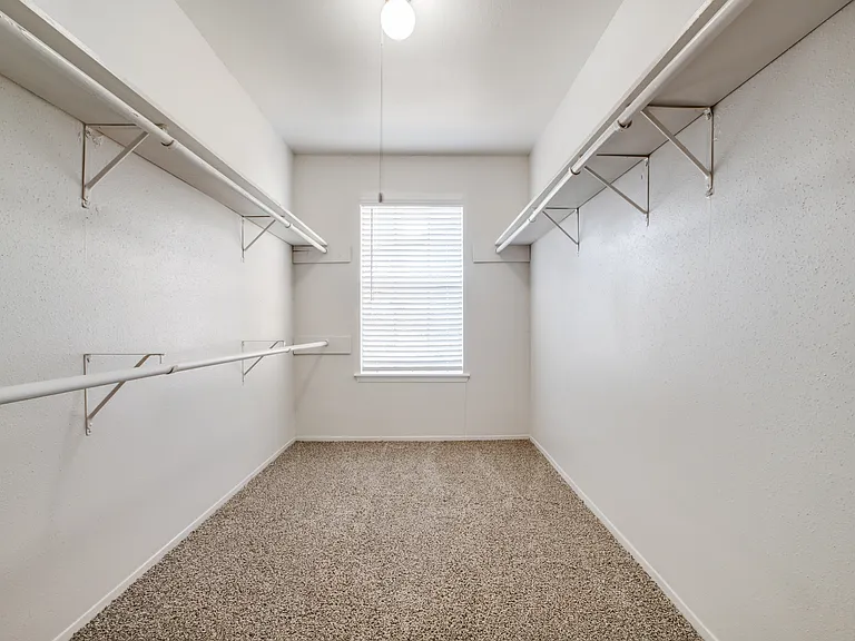 The Sutton Apartments — Photo 32