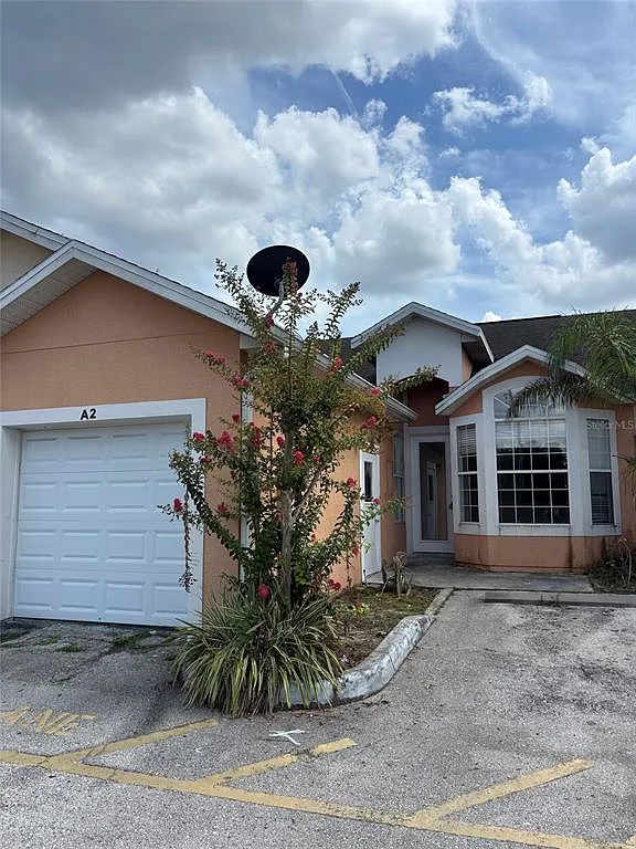 3 bed, 2.0 bath, 1000 sqft, $1,695 — Photo 1