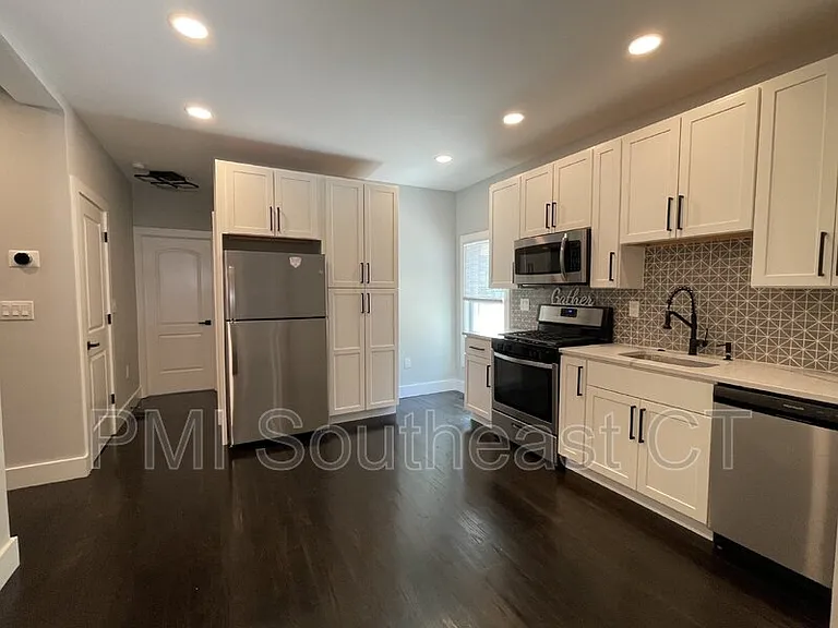 5 Hunters Rd #1 — Photo 2