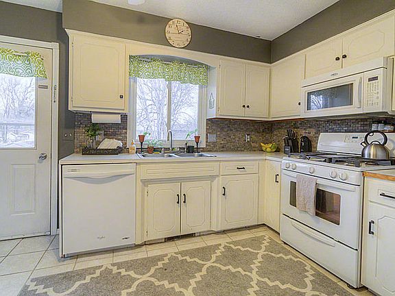 2nd image of 4028 E Ave