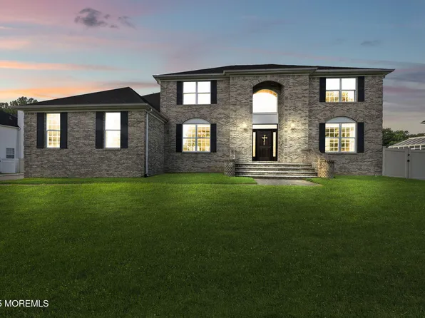 83 Stevenson Drive, Marlboro, NJ 07746