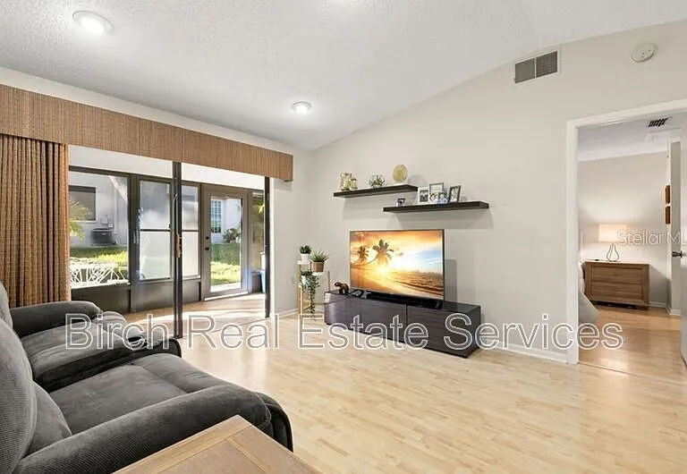 2131 Ridge Rd S #108 — Photo 2
