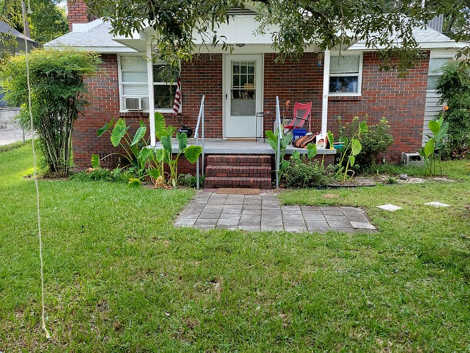 Front of house with temp window A/C while new Central Heat and Air being installed