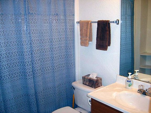 4th image of 209 E Blackbourn St