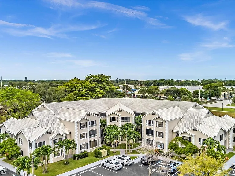 2851 N Oakland Forest Dr #111 — Photo 56