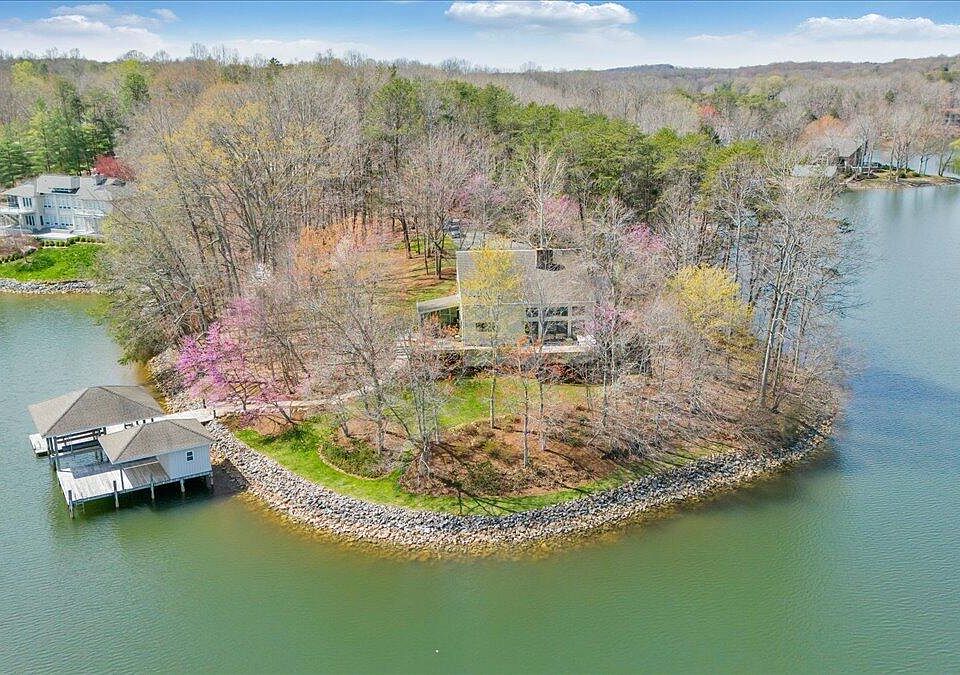 1st image of 232 Peninsula Dr