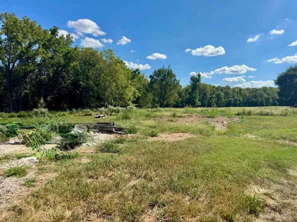 1902 N Vineyard Place, Strafford, MO 65757