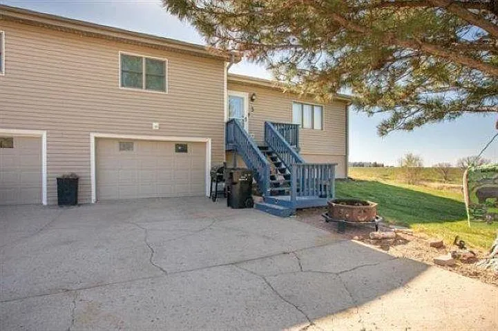 3 Club House Dr — Photo 1