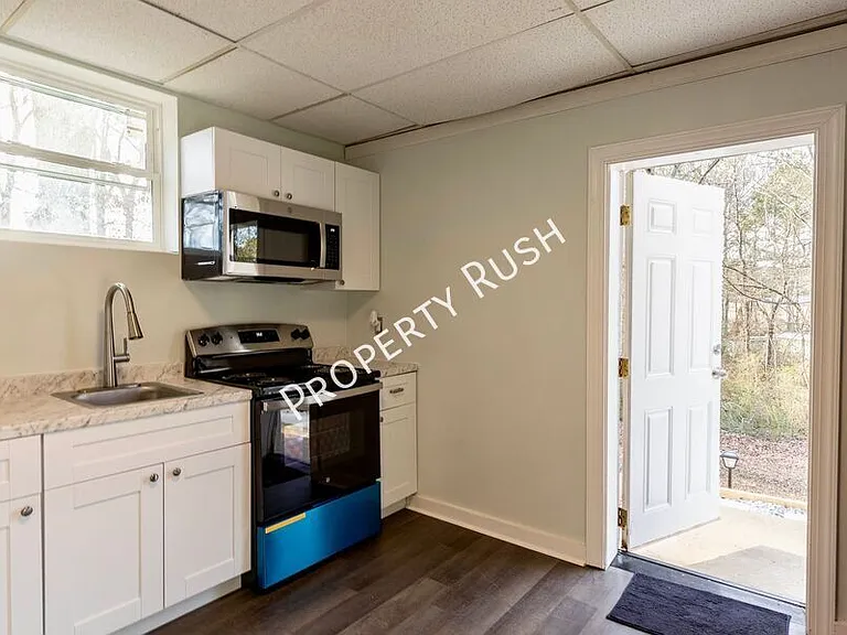 2290 Malibu Dr SE #B — Photo 4