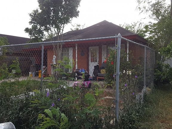 3rd image of 2272 El Portal St