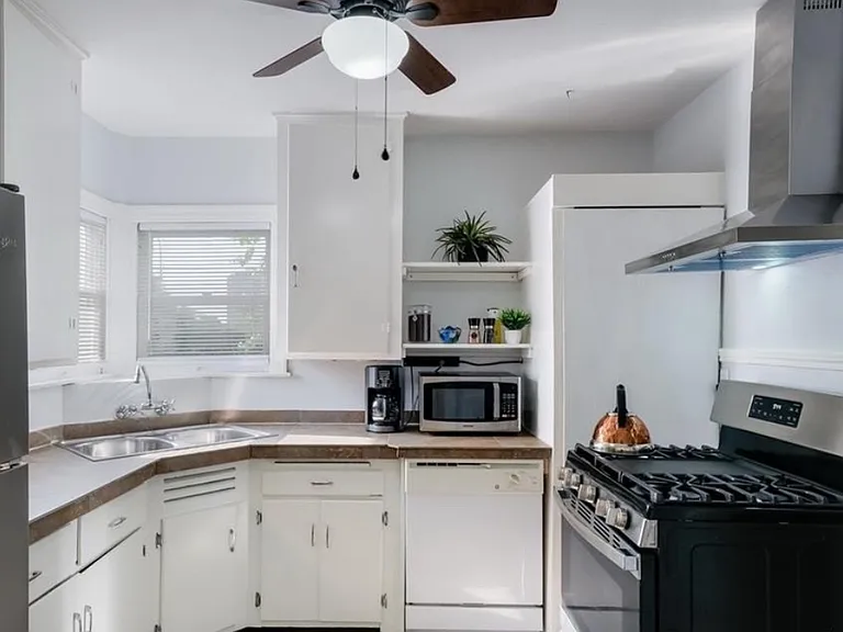 422 Pershing Ave #B — Photo 2