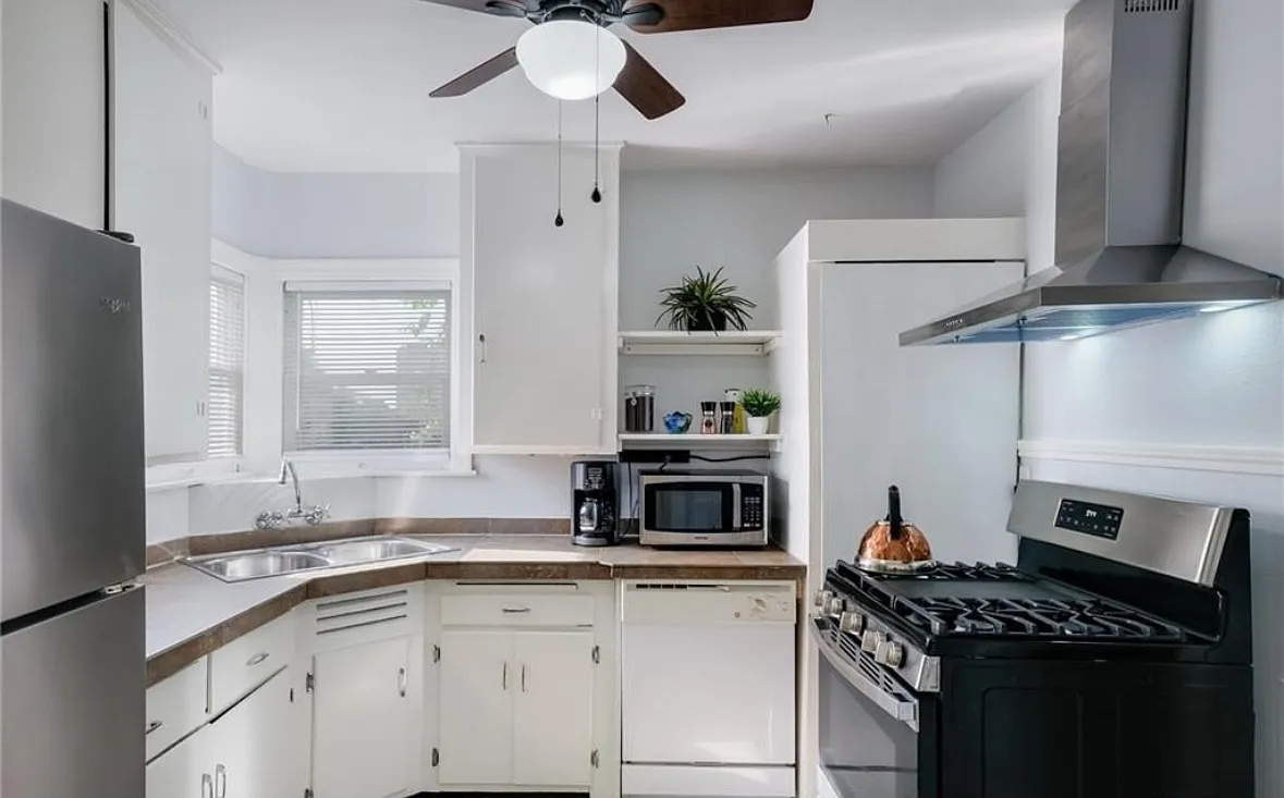 Building Photo - 422 Pershing Ave #B