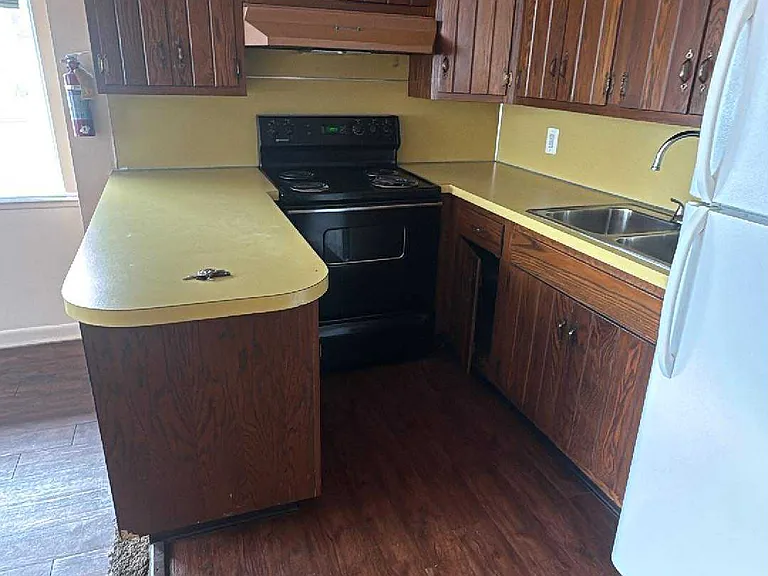 501-503 N Railroad St #1 — Photo 1