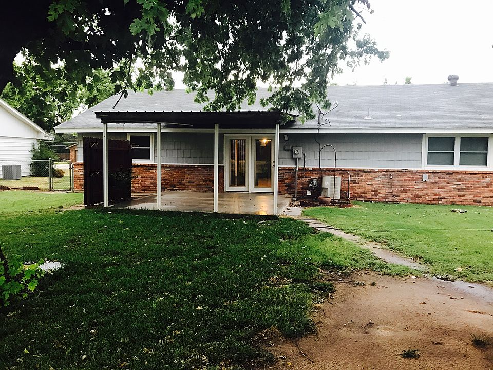 2nd image of 2503 1st St