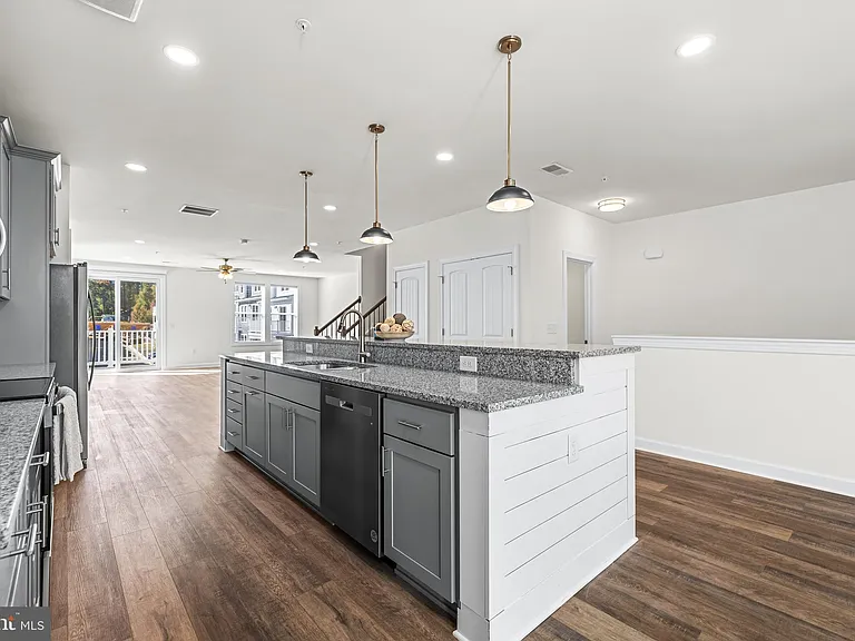 900 Gilbert Rd #3601A — Photo 7