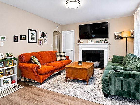 4th image of 2185 Union Ave