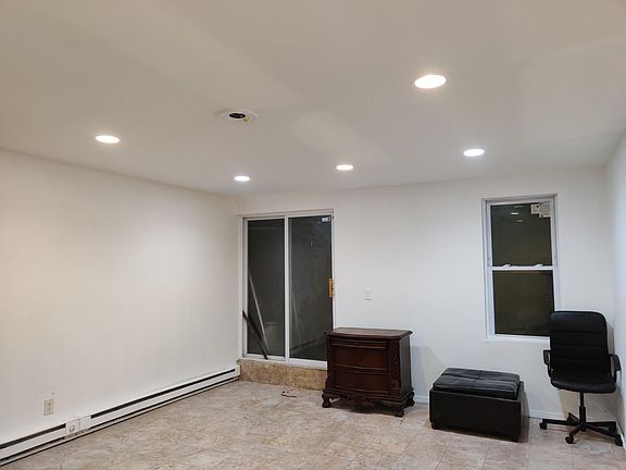 3rd image of 365 W 116th St #1