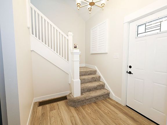 5th image of 510 E Maple St