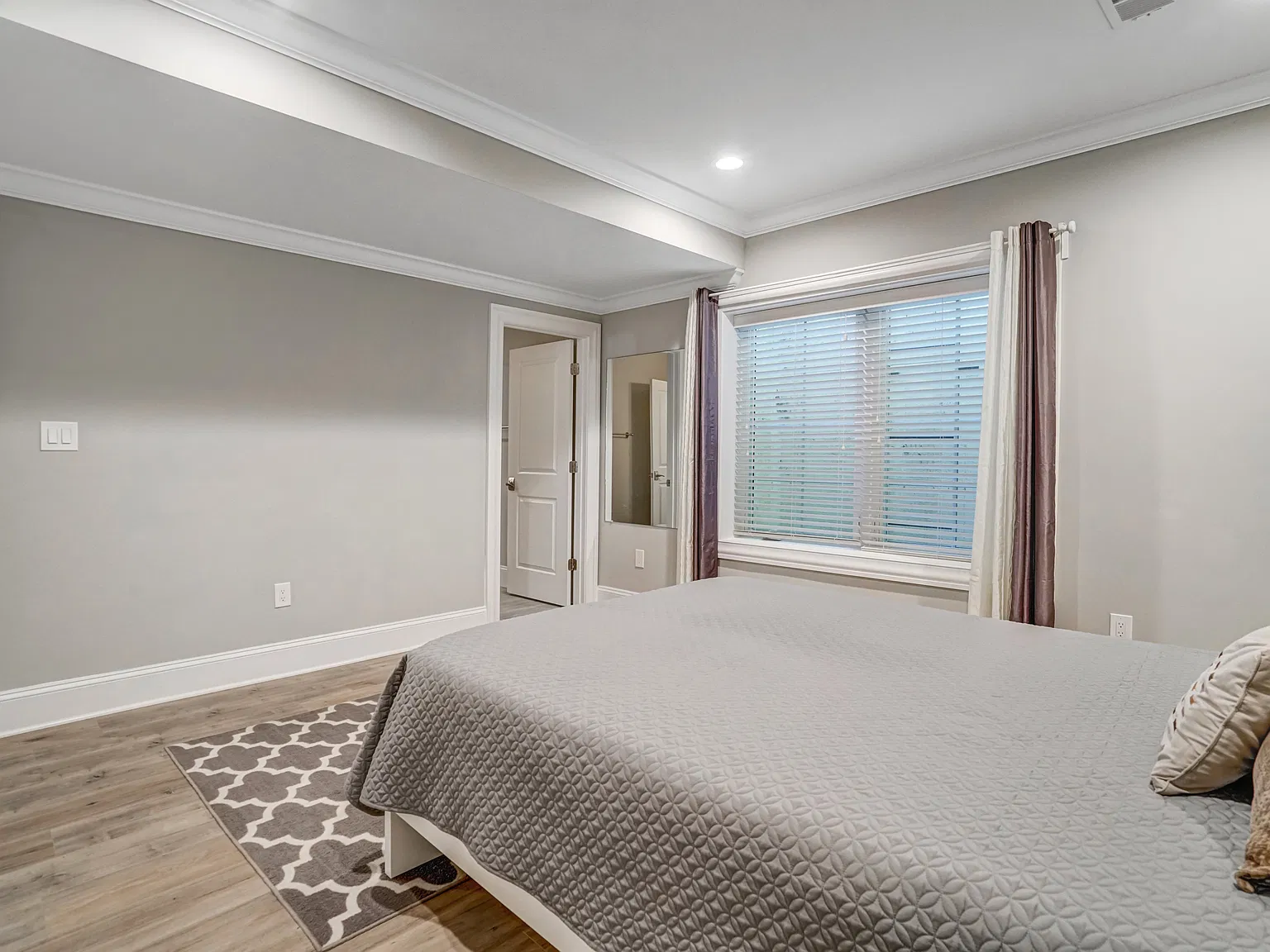 1712 Linwood Pl — Photo 2
