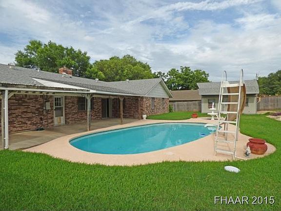 3rd image of 608 Estes Dr