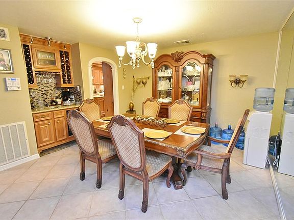 5th image of 17114 Loch Raven Ln