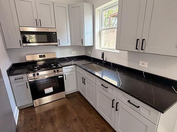 4th image of 2906 W Flournoy St APT 3