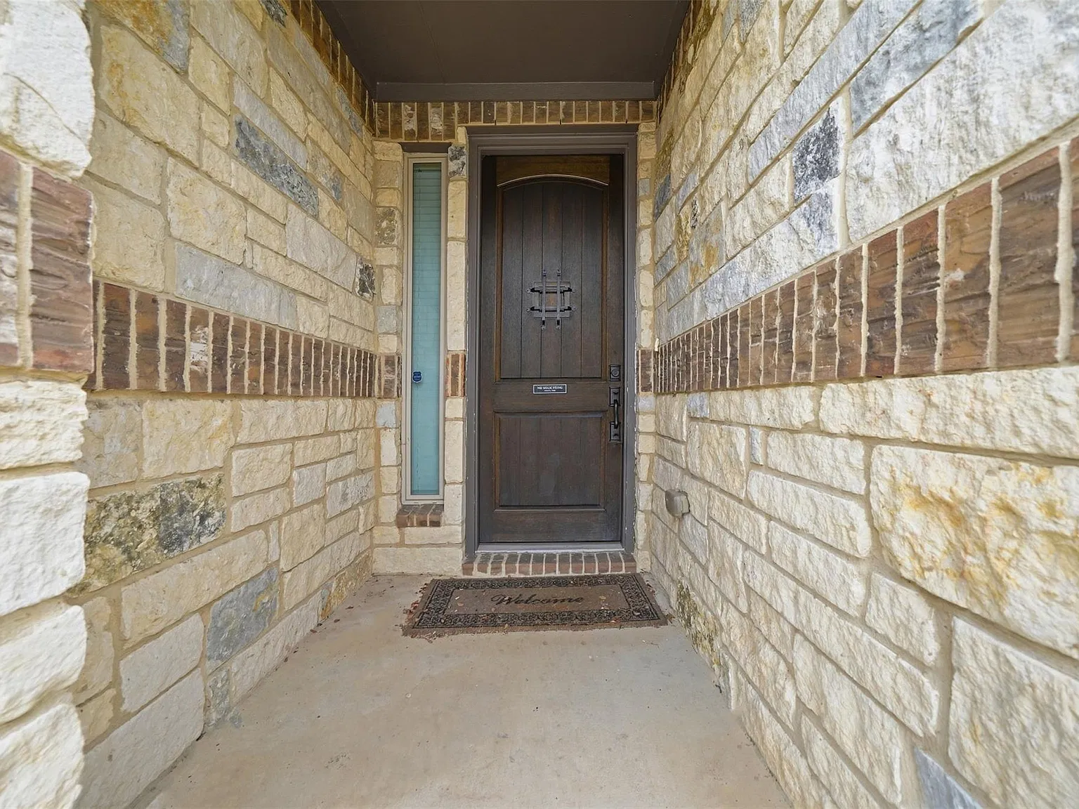 5 bed, 3.0 bath, 3605 sqft, $3,200 — Photo 3