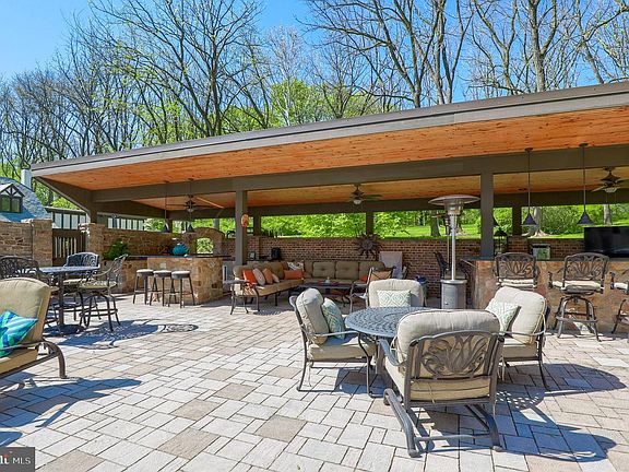 5th image of 80 School House Rd