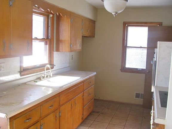 4th image of 4507 Cleveland Ave