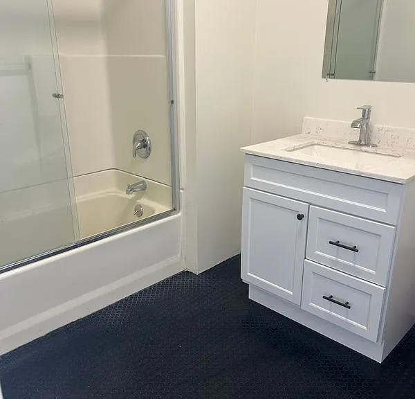 2404 Wilshire Blvd #10E — Photo 12