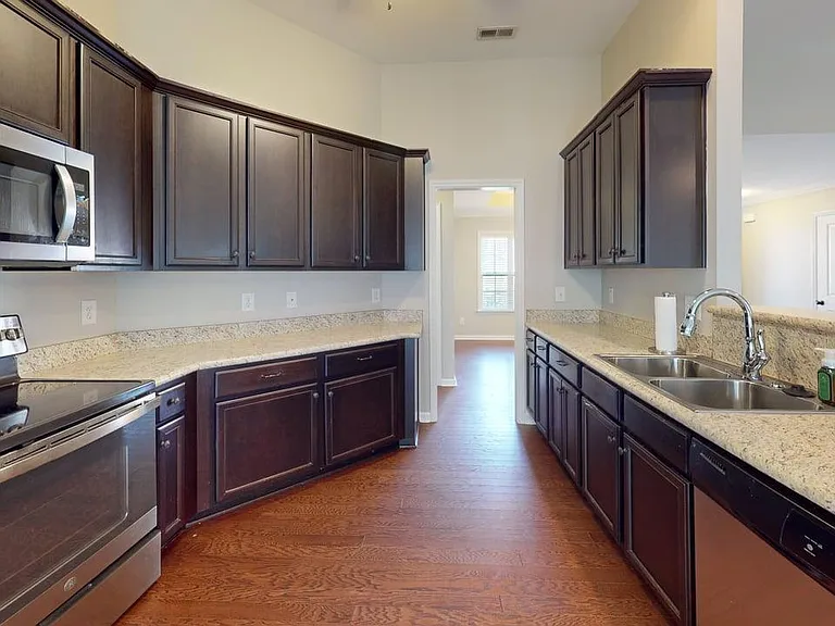 3221 Austin Ave — Photo 10