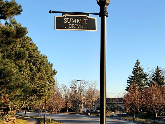 3rd image of 2640 Summit Dr Unit 109