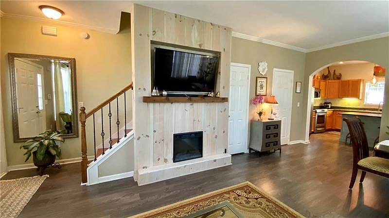 1st image of 367 Pine Hill Pl