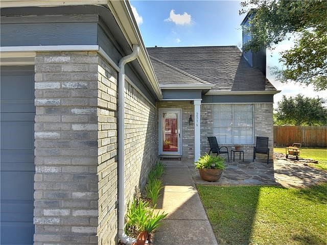 Entrance to 2516 Jacqueline Drive.  Quaint seating area with gorgeous view of the park & fantastic shade.