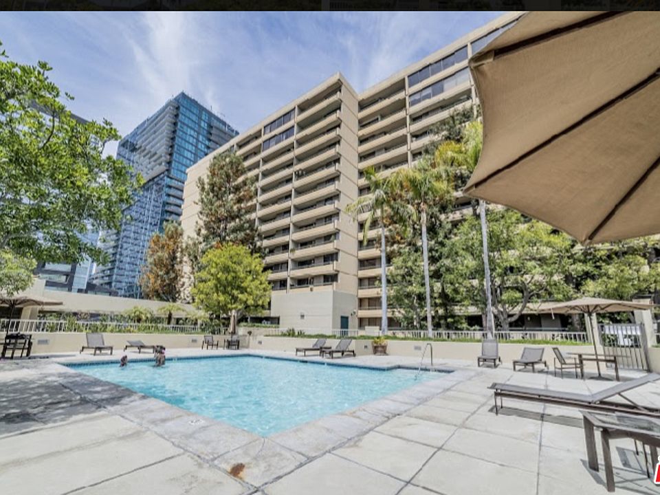 1st image of 600 W 9th St APT 212